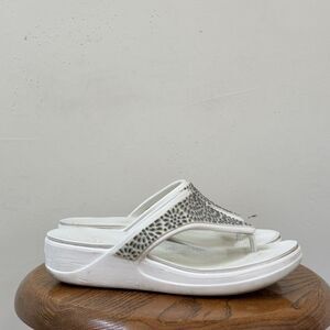 Crocs Dual Comfort Monterey White Beaded Flip-Flop Sandals Women's Size 7